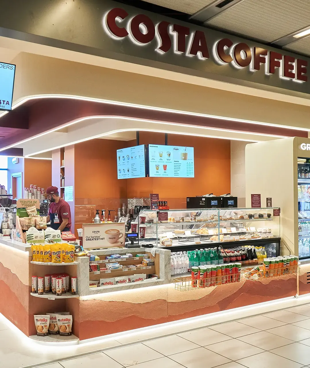 L’intervento ha riguardato le opere edili di ristrutturazione e la riorganizzazione funzionale degli spazi dei 2 nuovi concept di Autogrill, Costa Coffee e Saporè Bakery, all'Aeroporto Valerio Catullo di Verona.