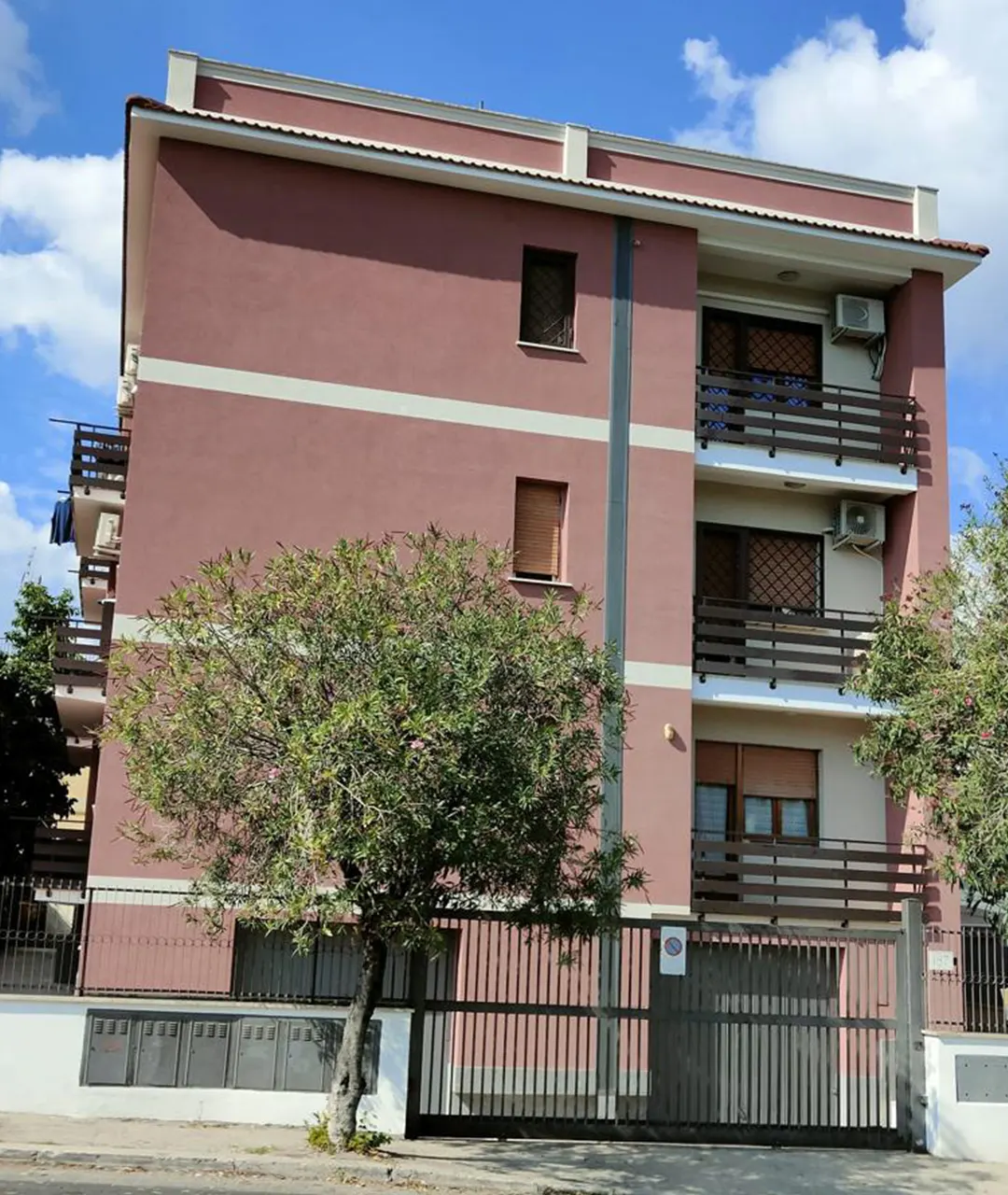 Esecuzione di tutti gli interventi Eco Sisma Bonus 110 per alcuni edifici civili a Roma.