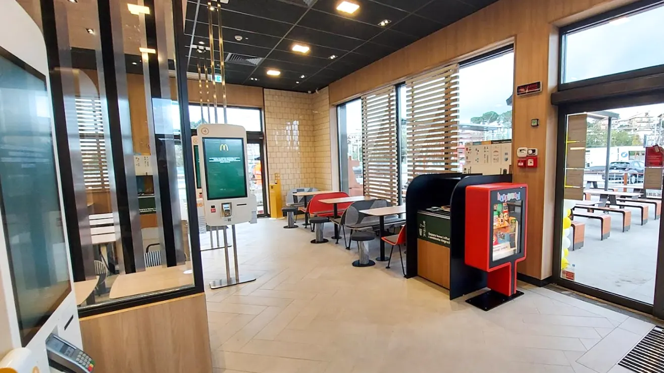 Realizzazione opere murarie e impiantistiche tecnologiche di numerosi ristoranti McDonald’s a Roma e di altri punti vendita in Italia.