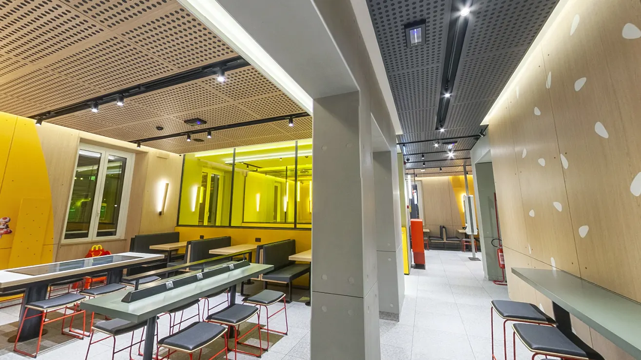 Realizzazione opere murarie e impiantistiche tecnologiche di numerosi ristoranti McDonald’s a Roma e di altri punti vendita in Italia.