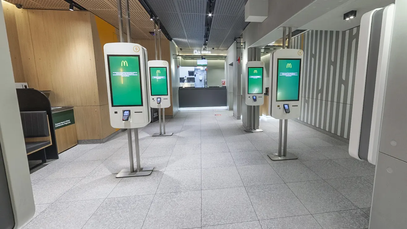 Realizzazione opere murarie e impiantistiche tecnologiche di numerosi ristoranti McDonald’s a Roma e di altri punti vendita in Italia.