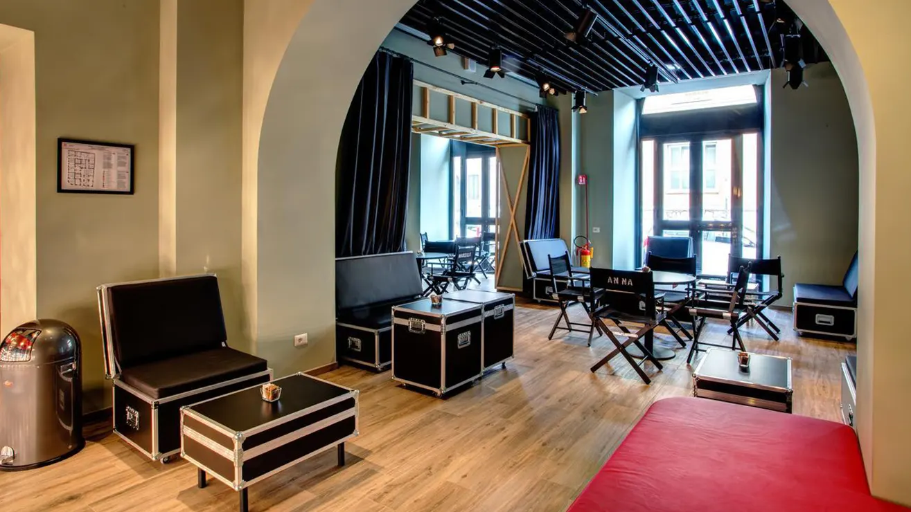 Ristrutturazione completa delle 118 camere, corridoi, area lounge, zona lobby, reception, bar del Meininger Hotel a Roma.