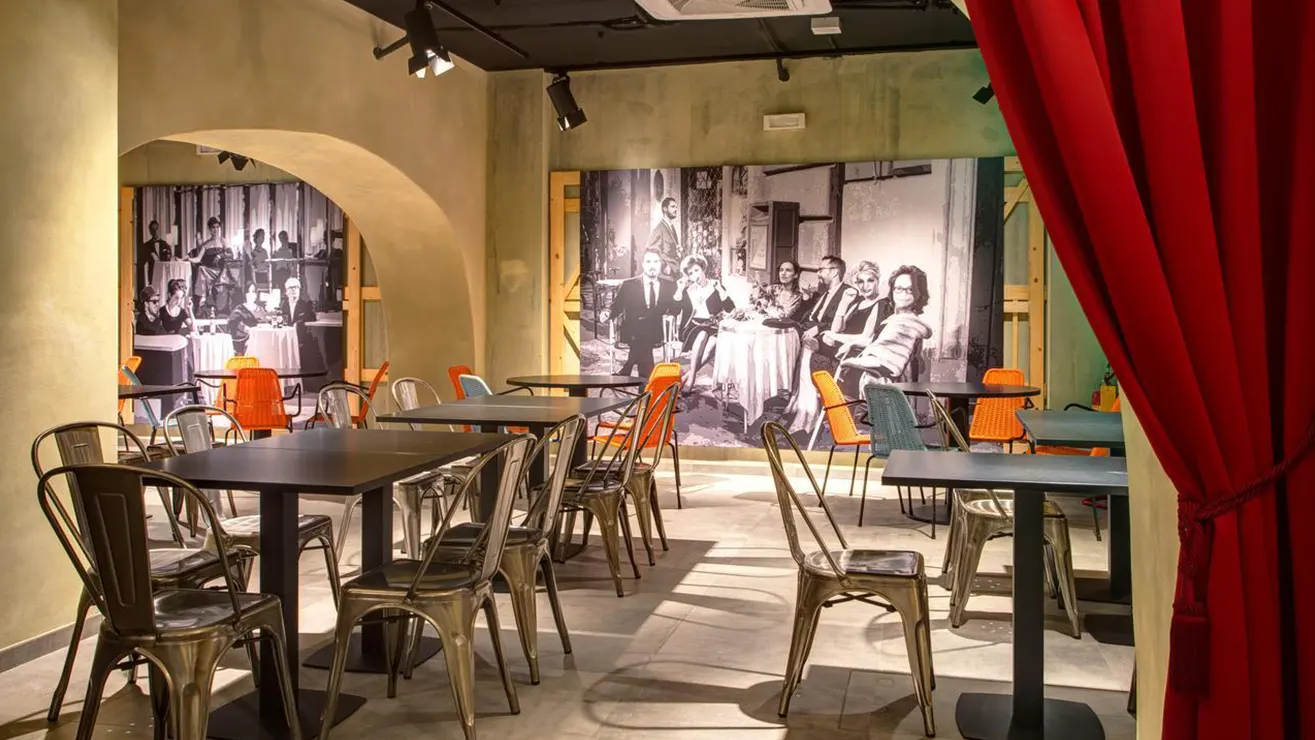 Ristrutturazione completa delle 118 camere, corridoi, area lounge, zona lobby, reception, bar del Meininger Hotel a Roma.