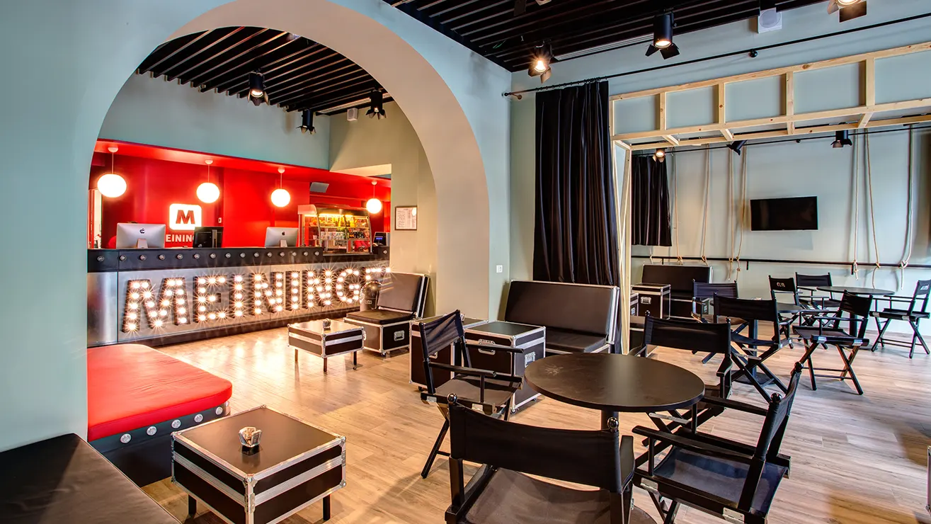 Ristrutturazione completa delle 118 camere, corridoi, area lounge, zona lobby, reception, bar del Meininger Hotel a Roma.