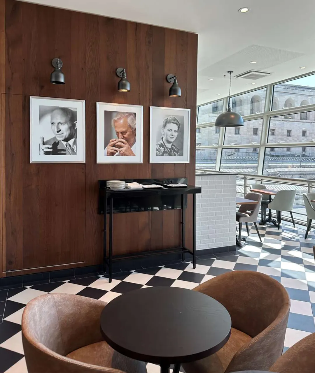 Allestimento del nuovo punto vendita di Paul, storica catena francese di bakery e di ristorazione, all’interno della Terrazza Termini a Roma.