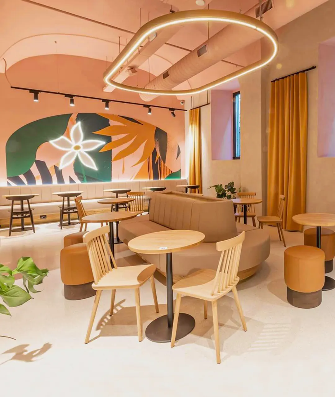 Realizzazione dei negozi Starbucks a Roma e Firenze in collaborazione con il Gruppo Percassi.