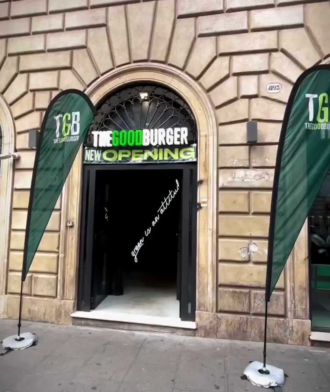 Ristrutturazione completa per The Good Burger, primo flagship store nei pressi della Stazione di Roma Termini in via Gioberti 19.