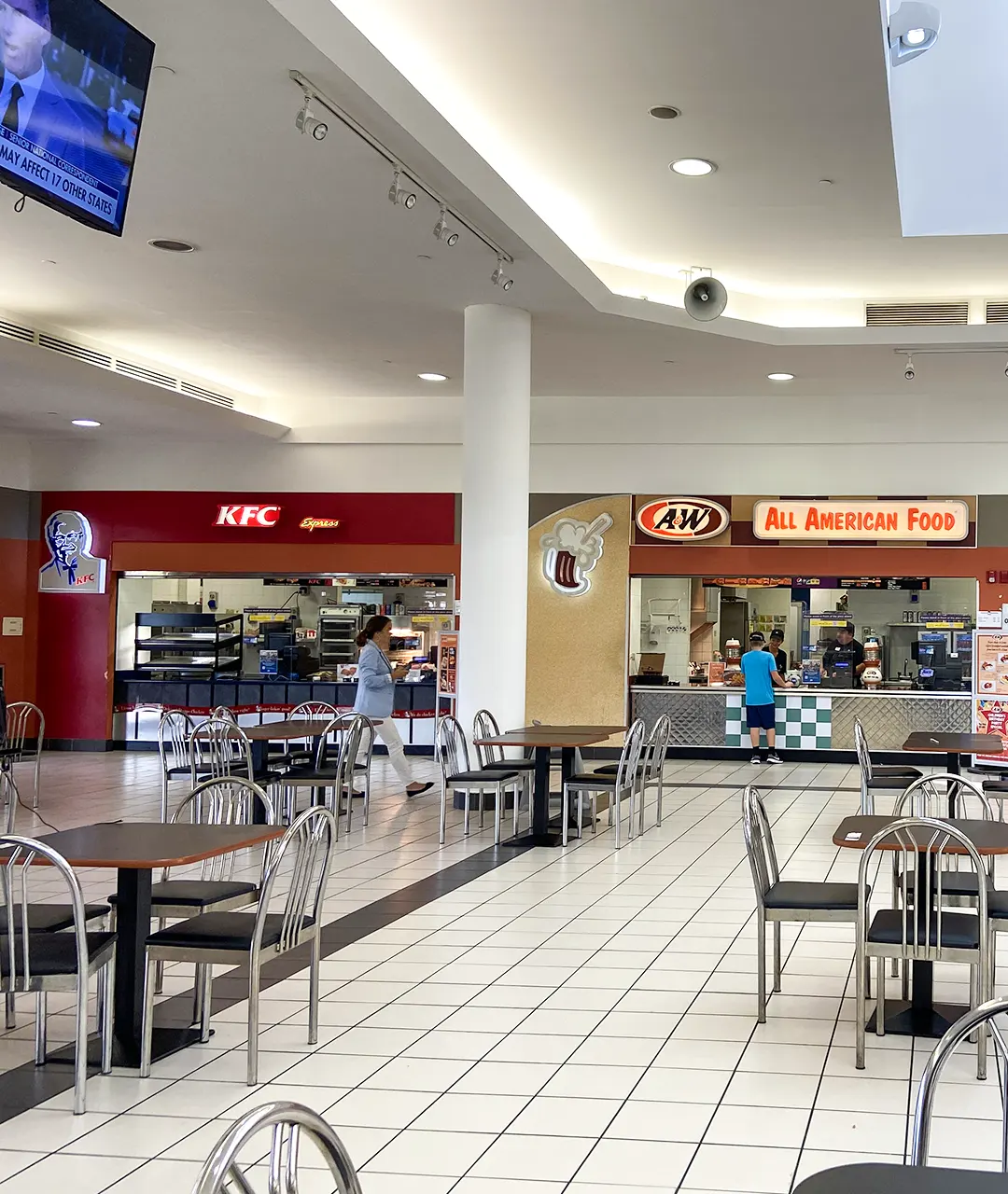 Realizzazione delle cucine e dei banchi vendita dei ristoranti Taco Bell, KFC Express e All American Food.