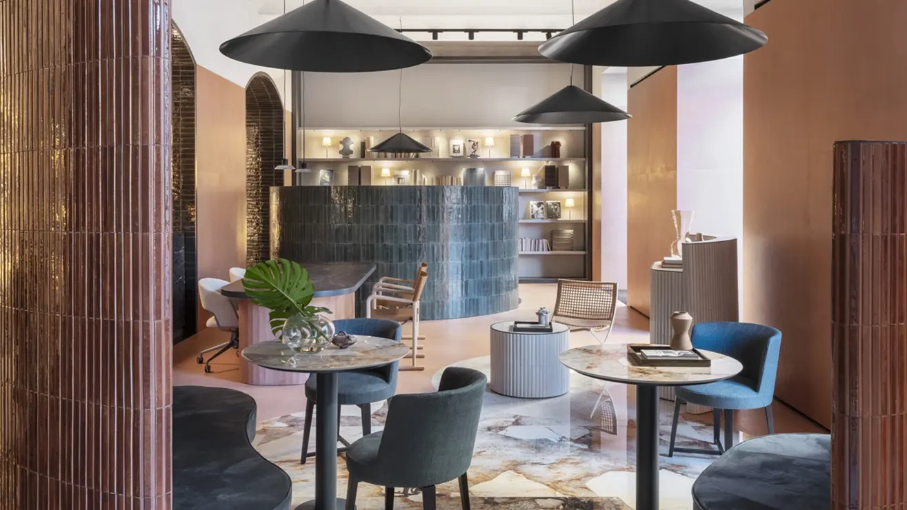 Ristrutturazione e risanamento di un locale di 400 m² distribuito su 2 livelli nel cuore di Roma per l’allestimento del nuovo showroom della Marazzi.