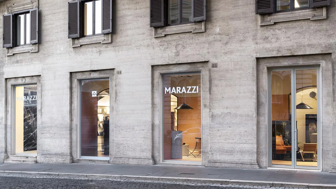 Ristrutturazione e risanamento di un locale di 400 m² distribuito su 2 livelli nel cuore di Roma per l’allestimento del nuovo showroom della Marazzi.