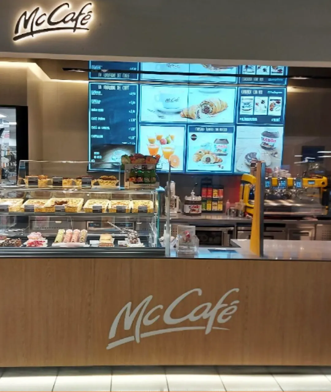 Ristrutturazioni edili e impiantistiche tecnologiche per il ristorante McDonald’s al piano interrato della stazione Roma Termini Forum.