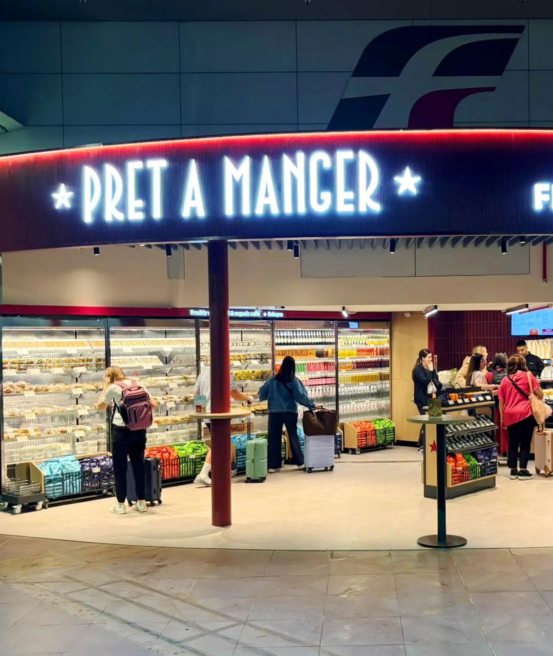Progettazione e realizzazione del nuovo store Pret A Manger - insieme a Chef Express - all'interno della Stazione di Bologna Centrale AV