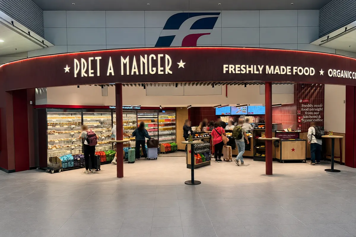 Realizzazione dello store Pret A Manger nella Stazione Centrale di Bologna situato al piano Alta Velocità nella Hall al livello -2.